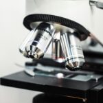 a microscope with a microscope attached to it